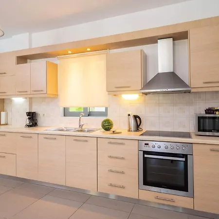 Rubi By Villa Karavomylos